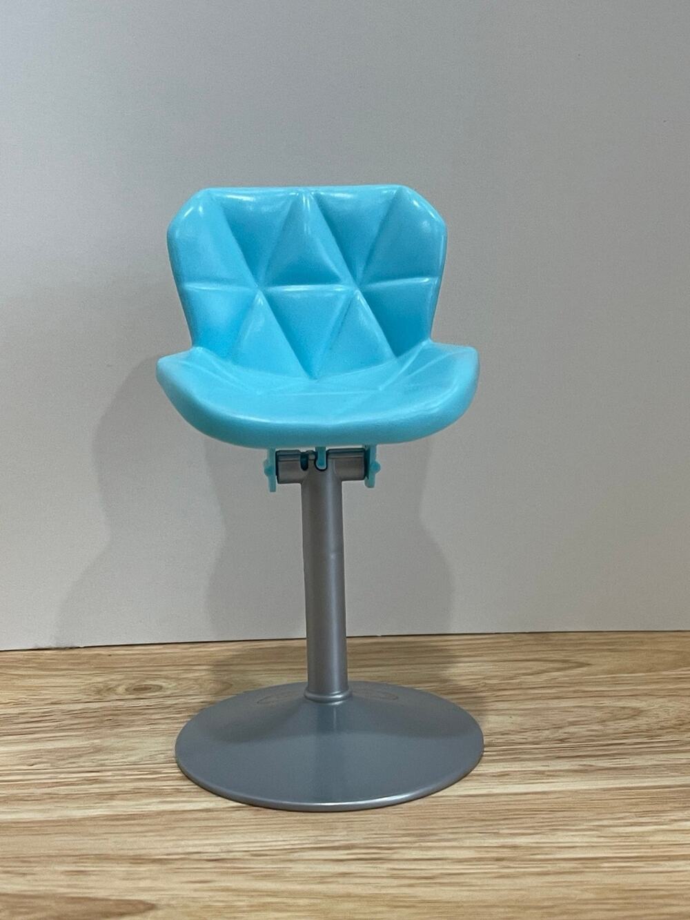MATTEL BARBIE CHAIR BARSTOOL 5”